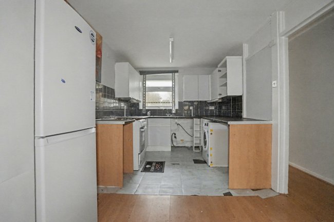 Flat 3, Gavin House, 25 Plumstead High Street, London SE18 1SP 9