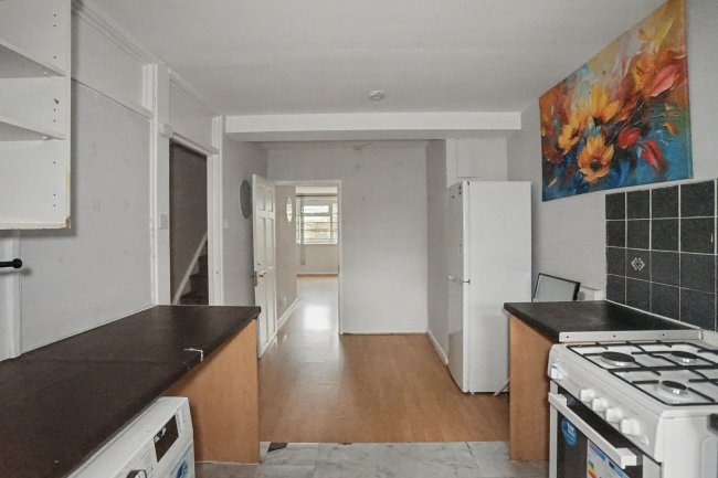 Flat 3, Gavin House, 25 Plumstead High Street, London SE18 1SP 9