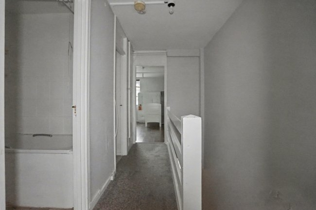 Flat 3, Gavin House, 25 Plumstead High Street, London SE18 1SP 9