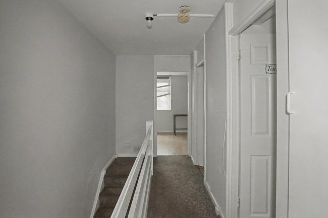 Flat 3, Gavin House, 25 Plumstead High Street, London SE18 1SP 9