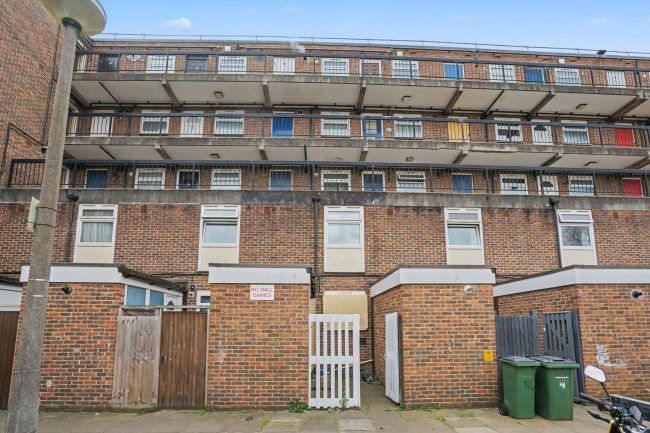 Flat 3, Gavin House, 25 Plumstead High Street, London SE18 1SP 9