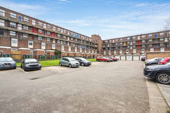 Flat 3, Gavin House, 25 Plumstead High Street, London SE18 1SP 9