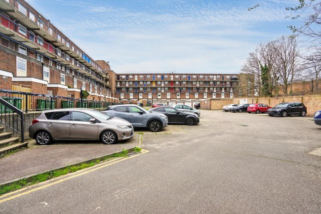 Flat 3, Gavin House, 25 Plumstead High Street, London SE18 1SP 9