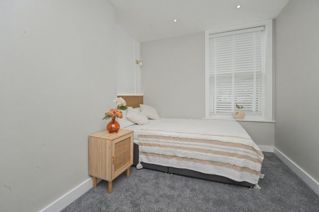Flat B, 19 Hetley Road, Shepherds Bush, London W12 8BA 8