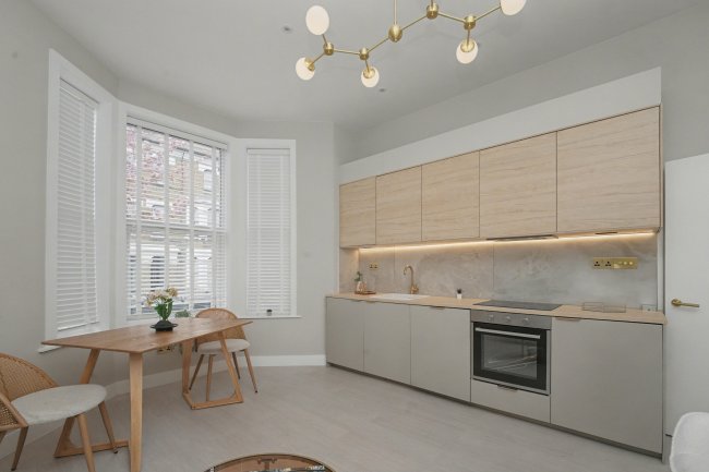 Flat B, 19 Hetley Road, Shepherds Bush, London W12 8BA 8