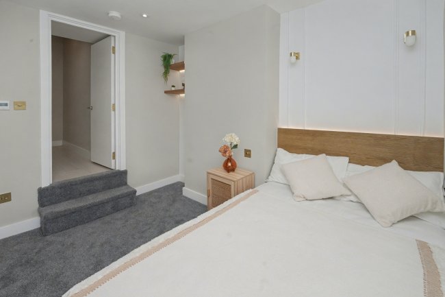 Flat B, 19 Hetley Road, Shepherds Bush, London W12 8BA 8