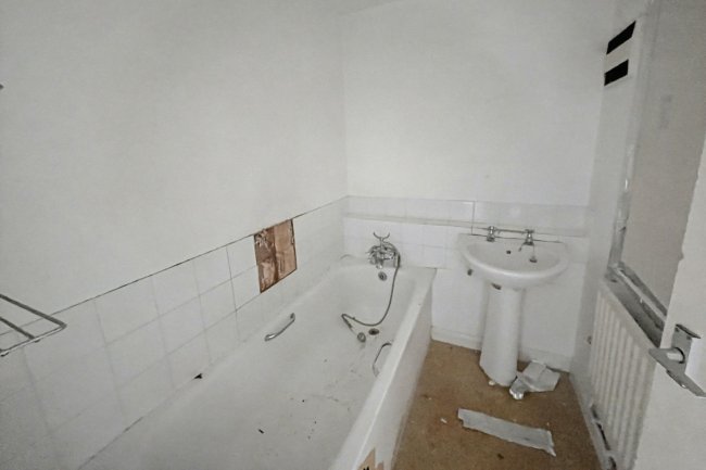 49 Raccoon Way, Hounslow, Middlesex, TW4 7PL 2