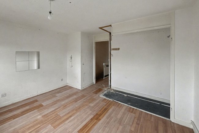 49 Raccoon Way, Hounslow, Middlesex, TW4 7PL 2