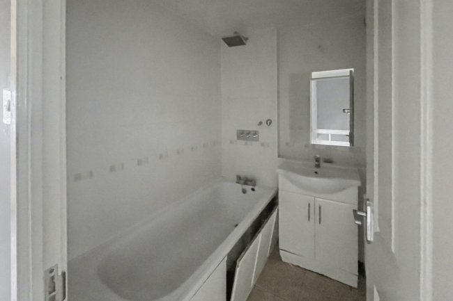 41 Raccoon Way, Hounslow, Middlesex, TW4 7PL 3