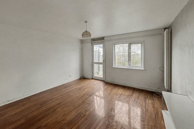 41 Raccoon Way, Hounslow, Middlesex, TW4 7PL 3