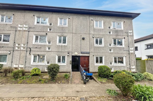 57 Squirrel Close, Hounslow, Middlesex, TW4 7NU 10