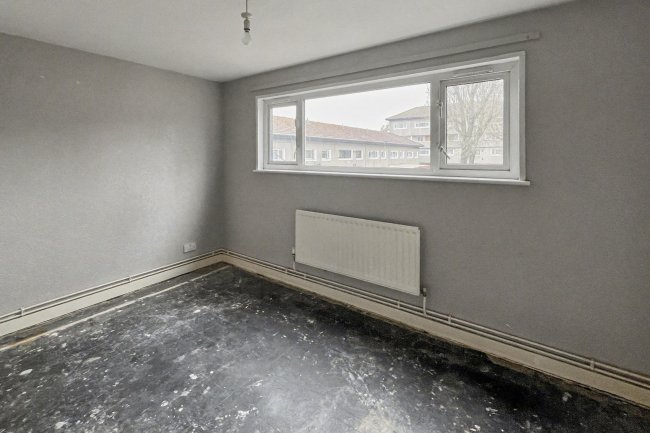 22 Marmot Road, Hounslow, Middlesex, TW4 7PR 8
