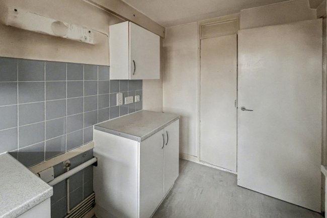 22 Marmot Road, Hounslow, Middlesex, TW4 7PR 8