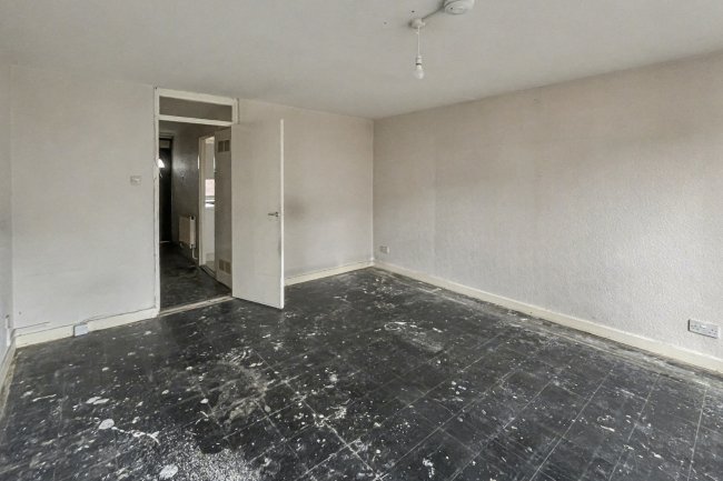 22 Marmot Road, Hounslow, Middlesex, TW4 7PR 8
