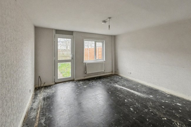 22 Marmot Road, Hounslow, Middlesex, TW4 7PR 8