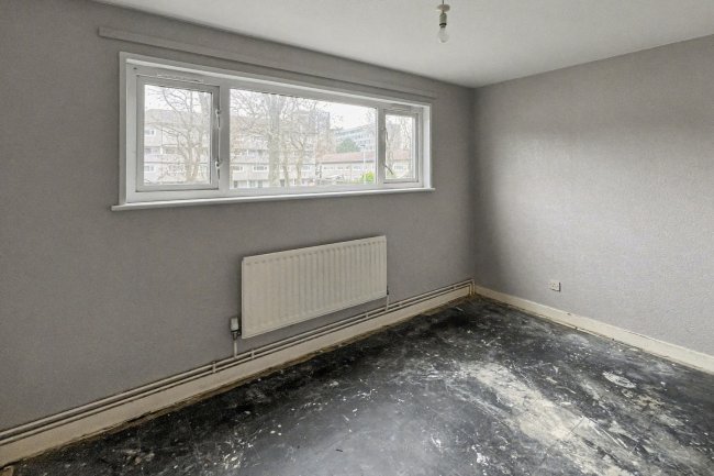 22 Marmot Road, Hounslow, Middlesex, TW4 7PR 8