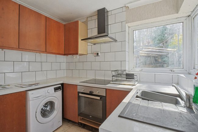 26 Hinton Crescent, Thornhill, Southampton, Hampshire, SO19 6GT 4