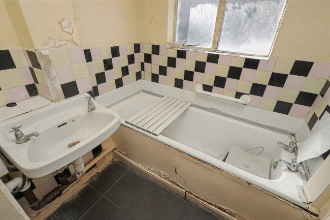 31 Garfield Road, Enfield, London, EN3 4RP 9