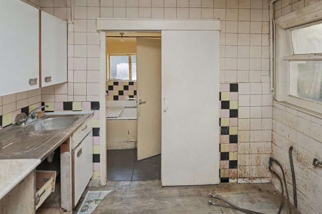 31 Garfield Road, Enfield, London, EN3 4RP 9