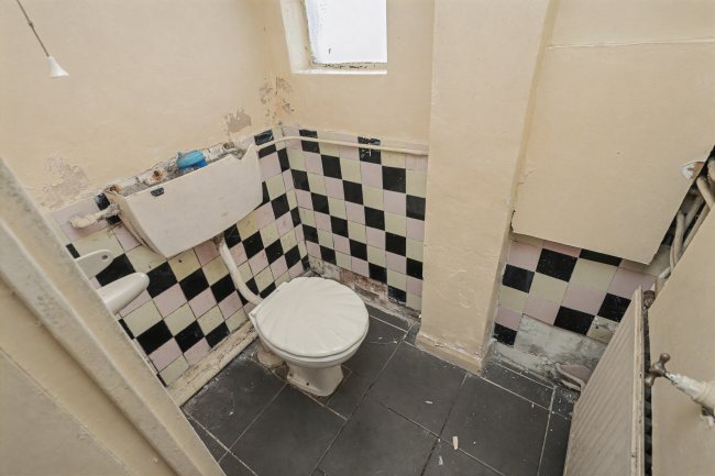 31 Garfield Road, Enfield, London, EN3 4RP 9