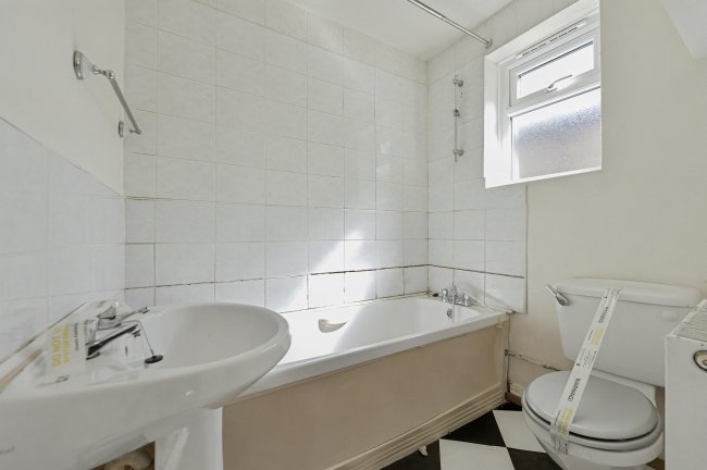 15 Surrey Street, Crewe, CW1 4AB 6