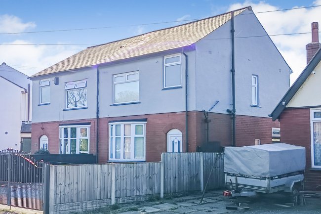 4 Walnut Avenue, Wigan WN1 3XE 2