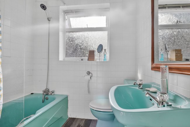 28 & 28A  Minsthorpe Lane, South Elmsall, Pontefract WF9 2NY 10