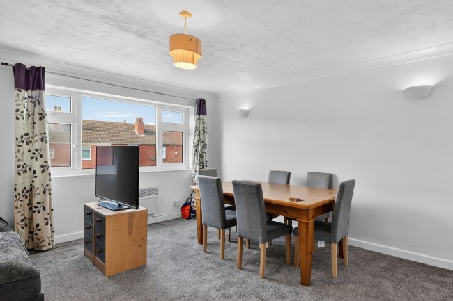 28 & 28A  Minsthorpe Lane, South Elmsall, Pontefract WF9 2NY 10