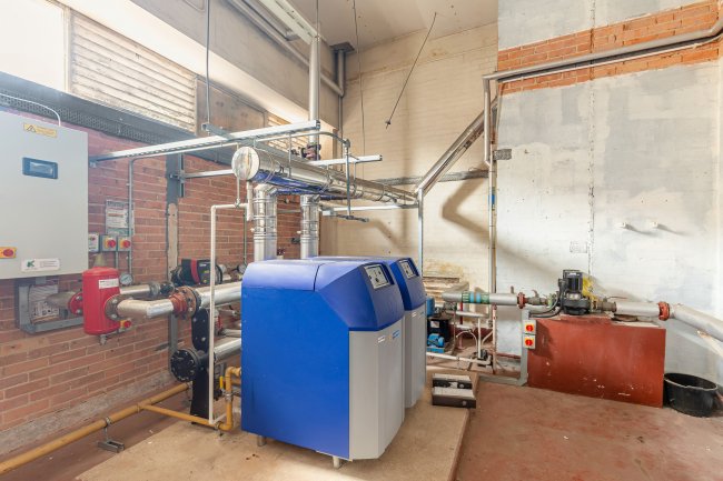 1 Lancaster Road, Hinckley, Leicestershire, LE10 0AW 2