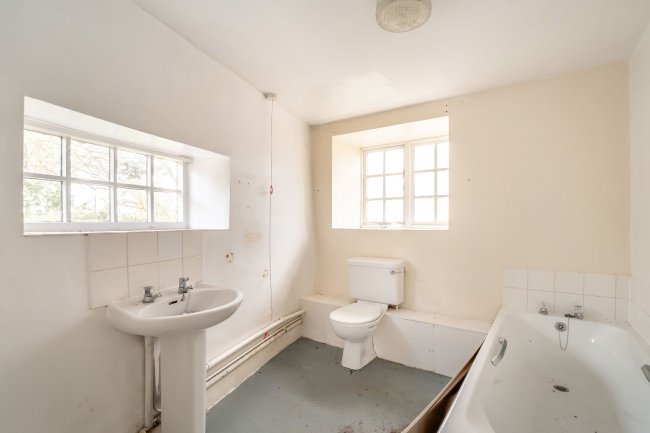 Breadstone House, Breadstone, Berkeley GL13 9HG 5