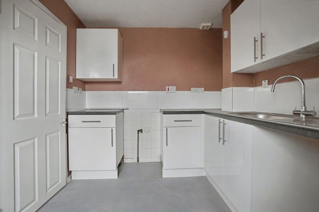 37E Russell Road, London W14 8HT 7