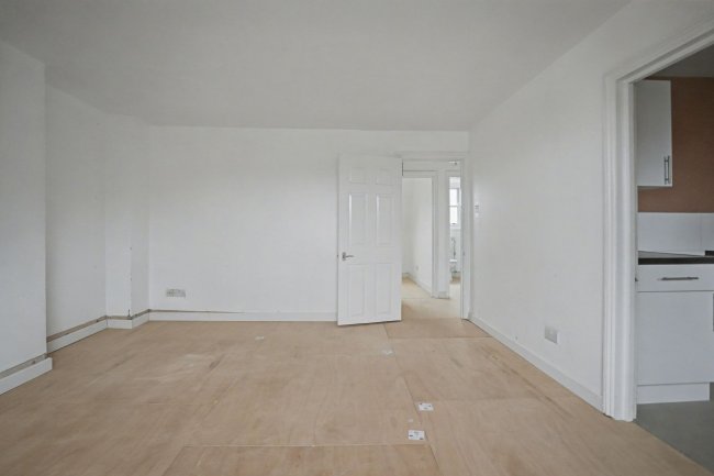 37E Russell Road, London W14 8HT 7