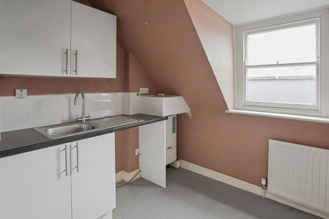 37E Russell Road, London W14 8HT 7