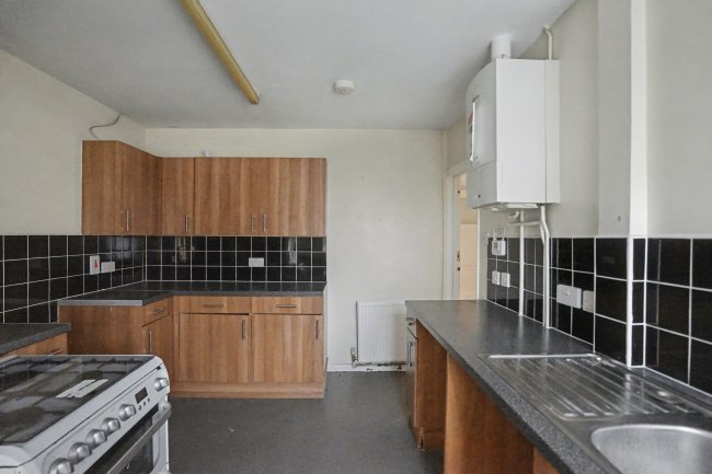 8 Sevenoaks Close, Bexleyheath, Kent, DA7 6AL 3