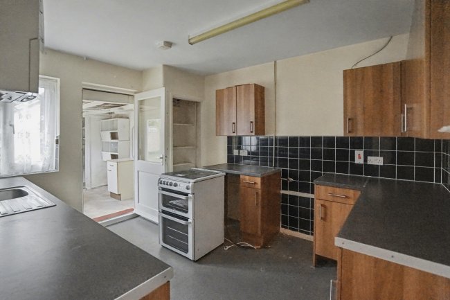 8 Sevenoaks Close, Bexleyheath, Kent, DA7 6AL 3