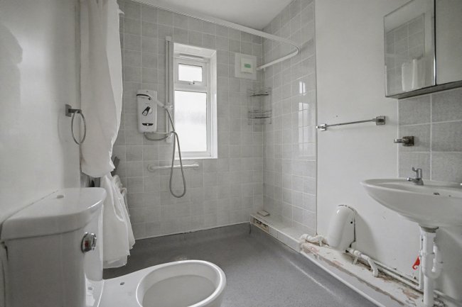 8 Sevenoaks Close, Bexleyheath, Kent, DA7 6AL 3