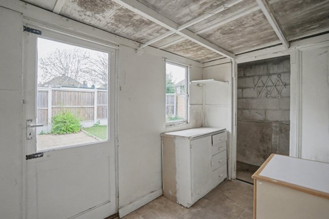 8 Sevenoaks Close, Bexleyheath, Kent, DA7 6AL 3