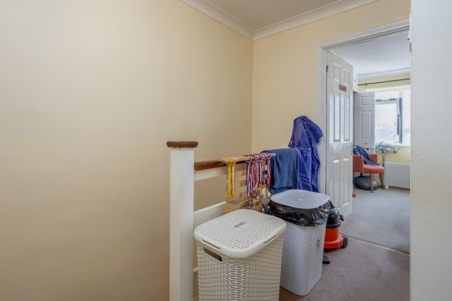 Flat 184 London Road, East Grinstead, East Sussex, RH19 1EY 4