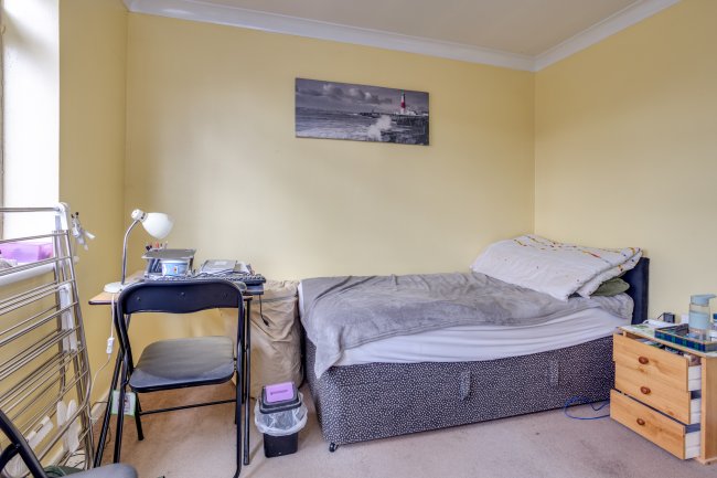 Flat 184 London Road, East Grinstead, East Sussex, RH19 1EY 4