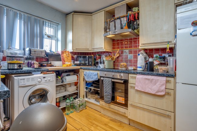 Flat 184 London Road, East Grinstead, East Sussex, RH19 1EY 4