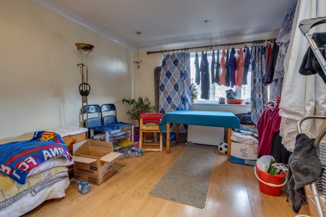 Flat 184 London Road, East Grinstead, East Sussex, RH19 1EY 4