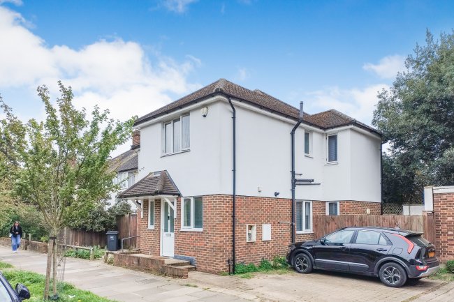 1a Firs Lane, Winchmore Hill, London N21 2HT 3