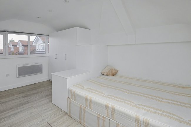3A Avon Court, Braund Avenue, Greenford, London, UB6 9JH 10