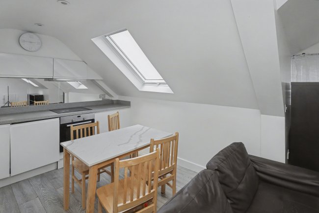 3A Avon Court, Braund Avenue, Greenford, London, UB6 9JH 10