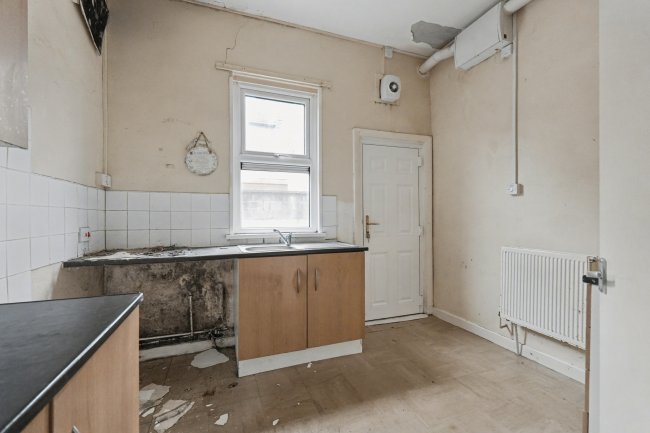 Flats 1 & 2, 69 Salisbury Road, Liverpool, L15 1HW 6