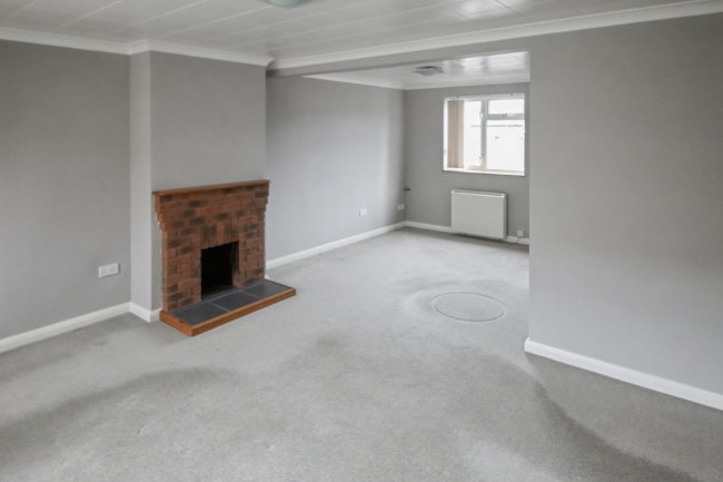 7 Hornbeam, Burwash, Etchingham, TN19 7BT 8