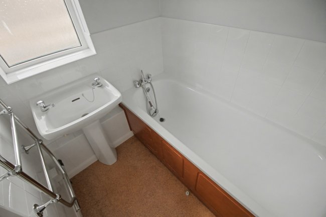 7 Hornbeam, Burwash, Etchingham, TN19 7BT 8