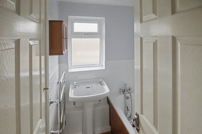 7 Hornbeam, Burwash, Etchingham, TN19 7BT 8