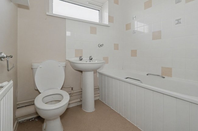 Flat 49, Peregrine Drive, Sittingbourne, ME10 4TZ 8