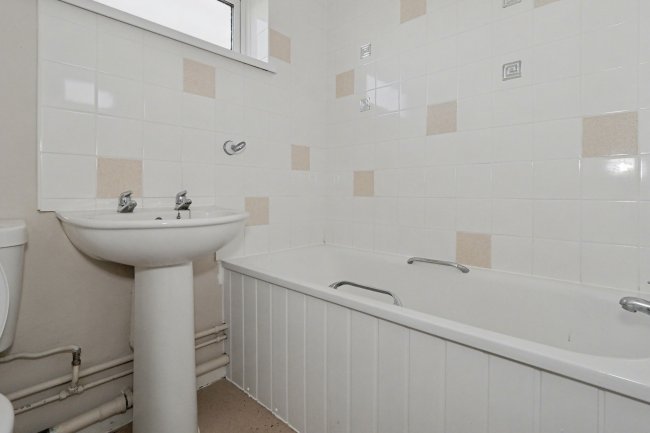 Flat 49, Peregrine Drive, Sittingbourne, ME10 4TZ 8